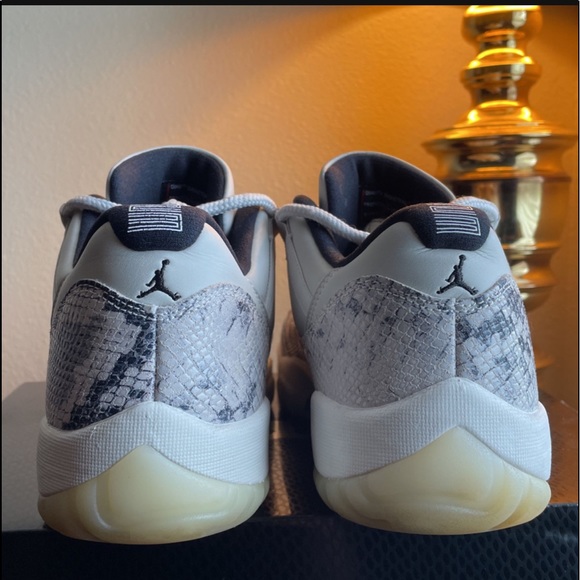 Air Jordan Retro 11 Lows Snake Light Bone - Picture 2 of 11